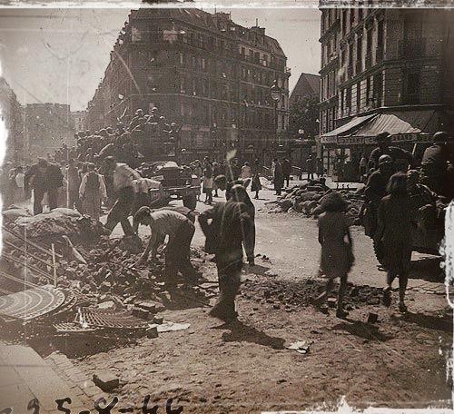 barricades à la liberation de Paris été 1944